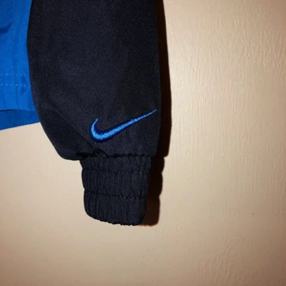 Nike Windbreaker Hooded Lightweight Jacket